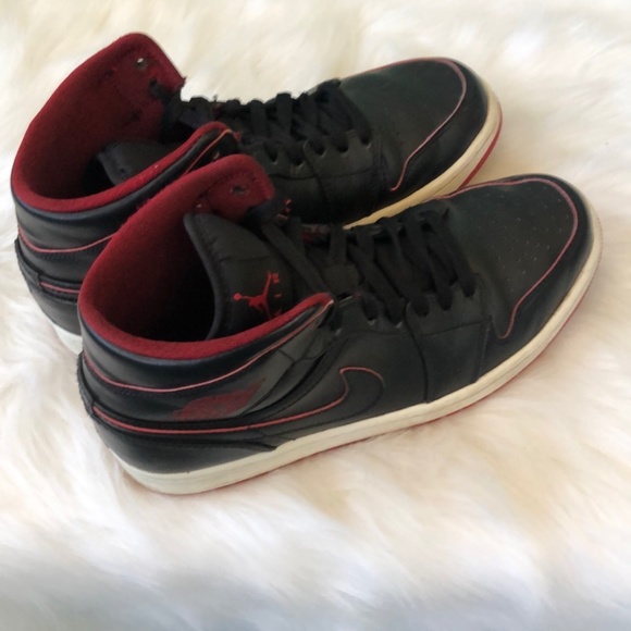Air Jordan 1 Mid Retro \'Blk/Blk/Red\' 554724-028 Size 8 main image 13